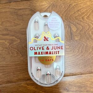 NWT Olive & June Holiday Instant Mani Press-Ons - last 14 days